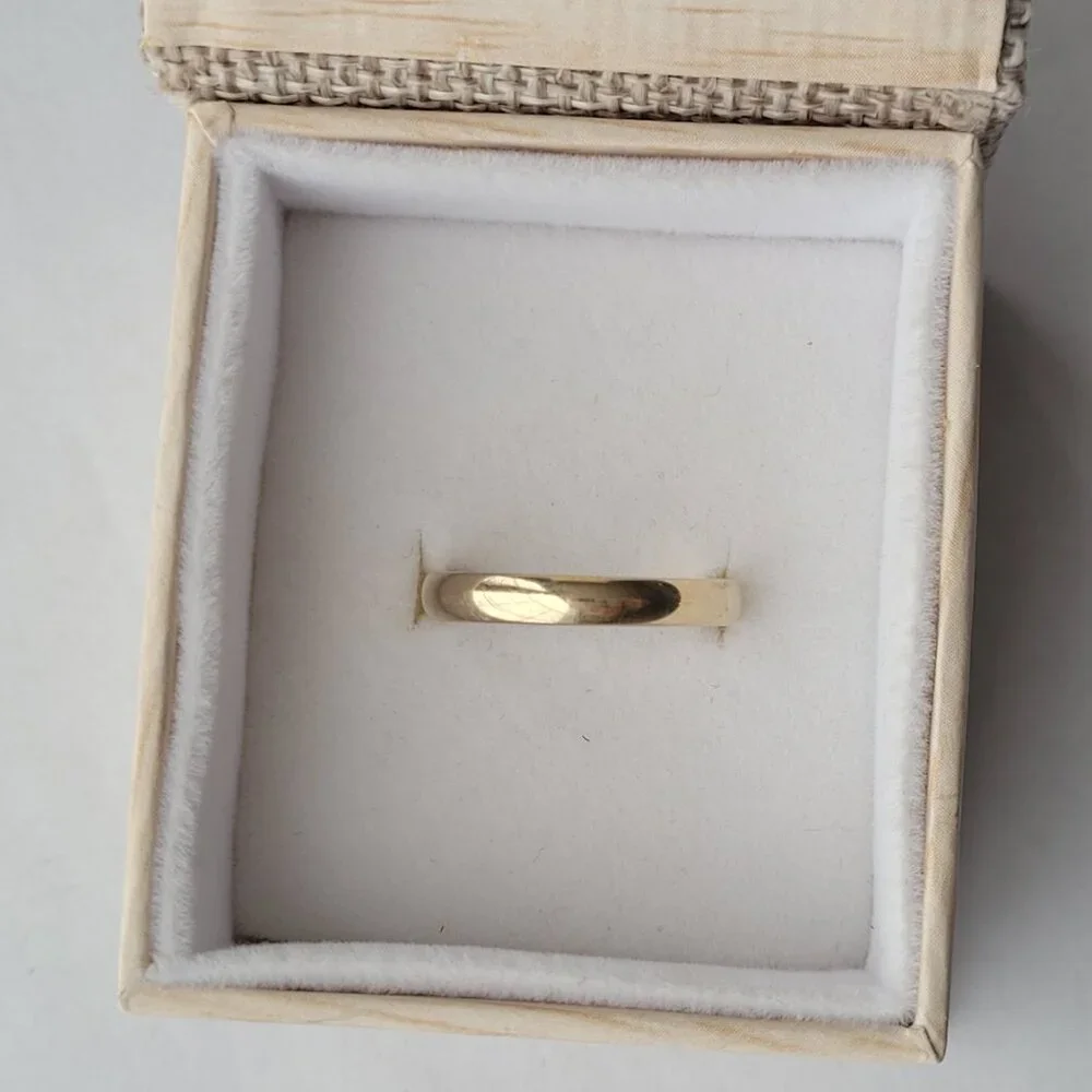 Yellow Gold Tradtional Wedding Band 10k Size 8 1/2 Smooth Ring - Picture 14 of 15